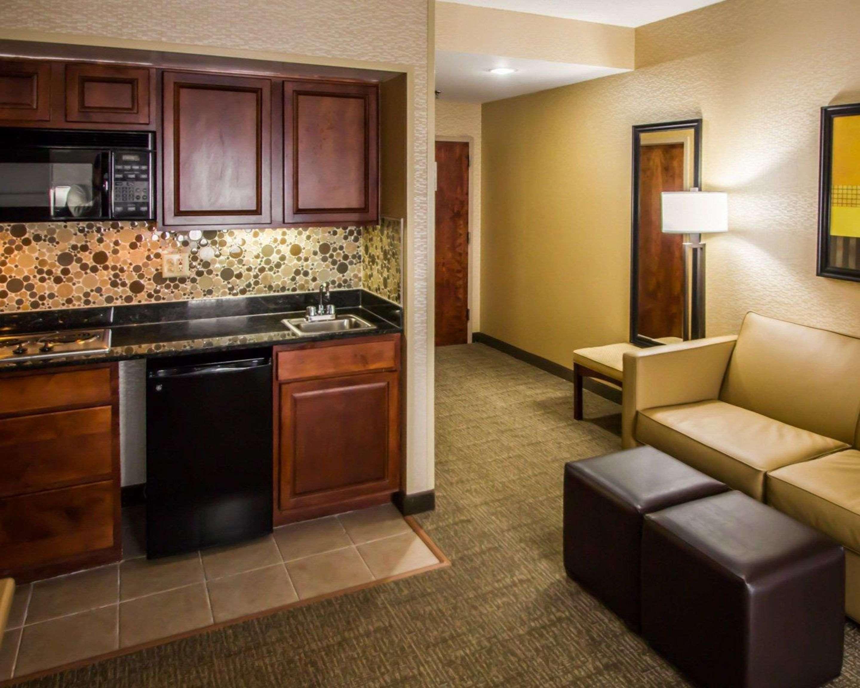 Quality Suites Nyc Gateway North Bergen Exteriör bild
