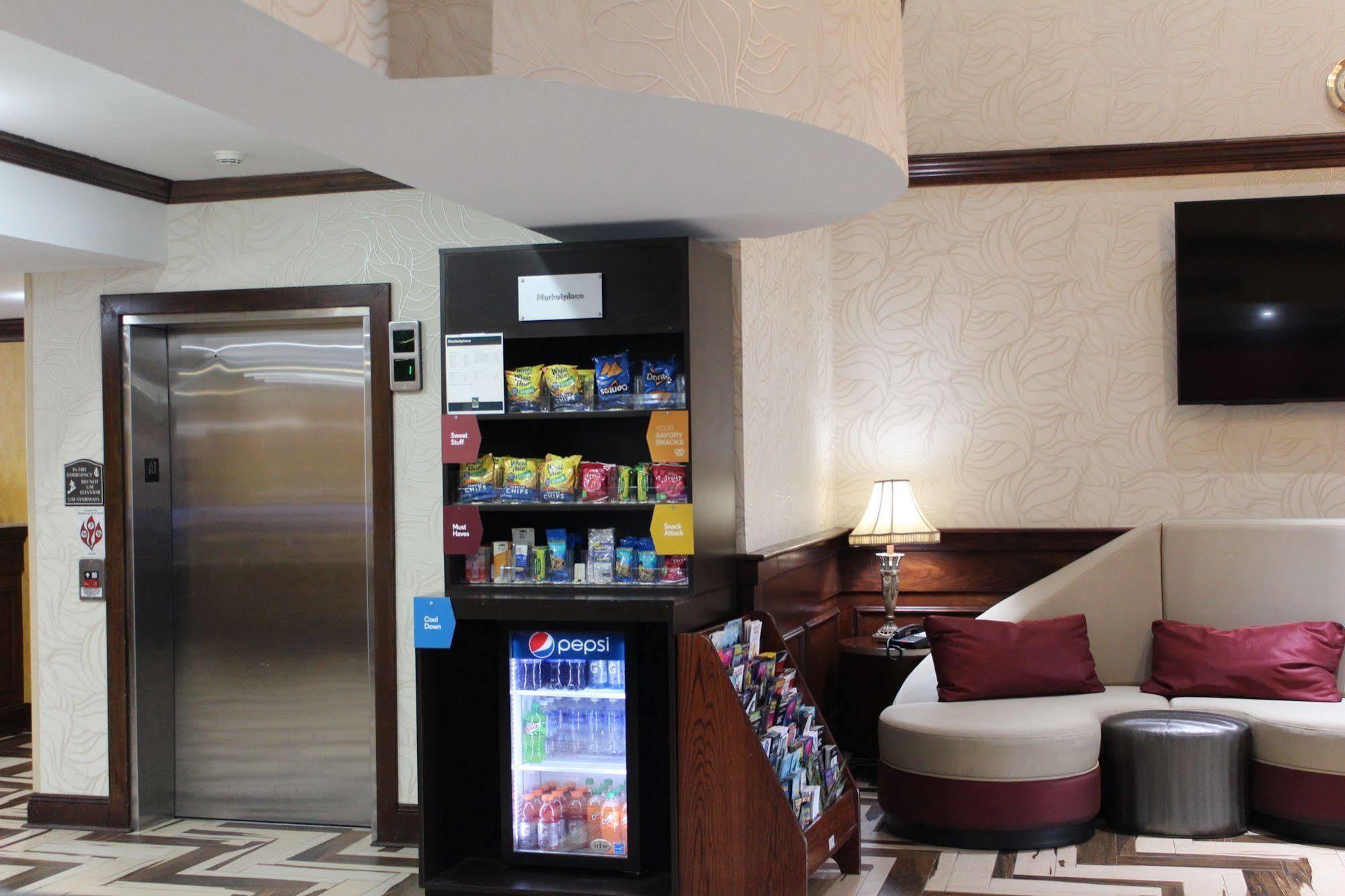 Quality Suites Nyc Gateway North Bergen Exteriör bild