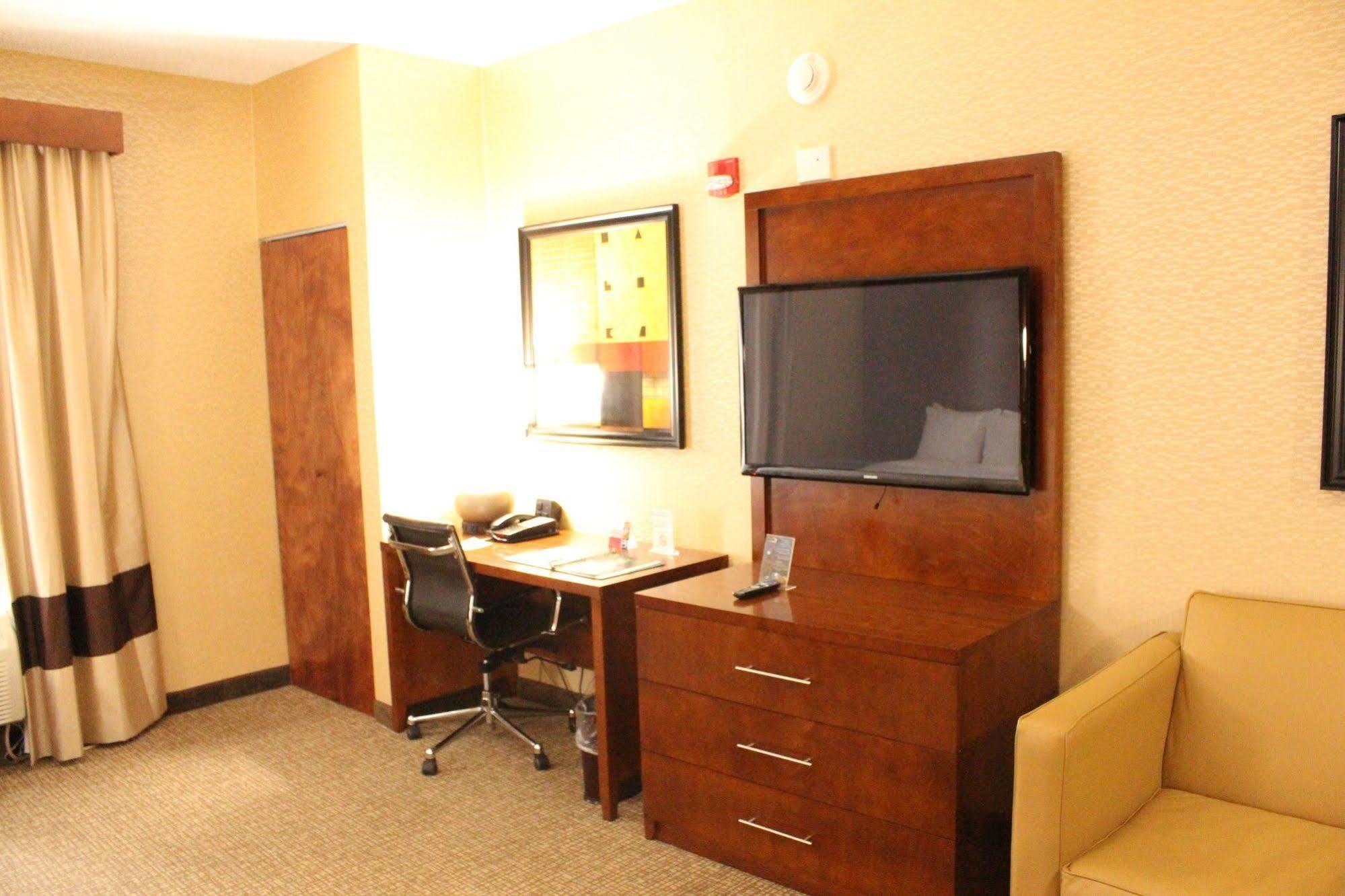 Quality Suites Nyc Gateway North Bergen Exteriör bild